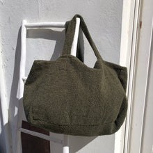 Load image into Gallery viewer, Cabas oversize kaki en bouclette