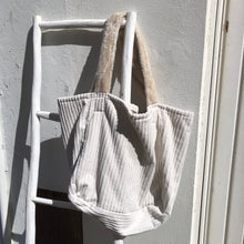 Load image into Gallery viewer, Cabas oversize écru et rosé en velours côtelé