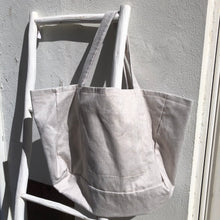 Load image into Gallery viewer, Cabas oversize greige en tissu chevron