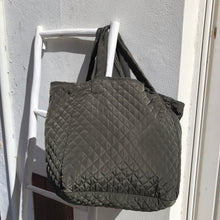 Load image into Gallery viewer, Cabas oversize kaki matelassé