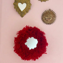 Load image into Gallery viewer, Miroir froufrous rouge fait main au Maroc – vue 2