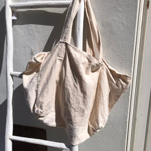 Load image into Gallery viewer, Cabas oversize écru en velours côtelé
