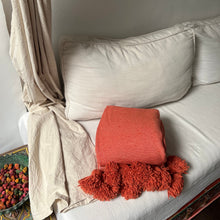 Load image into Gallery viewer, Plaid à pompons | Terracotta