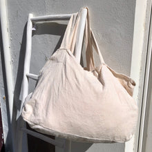 Load image into Gallery viewer, Cabas oversize écru en velours côtelé