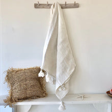 Load image into Gallery viewer, Plaid à pompons | Blanc