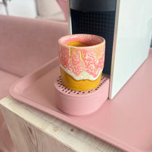 Load image into Gallery viewer, Tasse à café rose et moutarde
