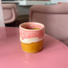 Load image into Gallery viewer, Tasse à café rose et moutarde

