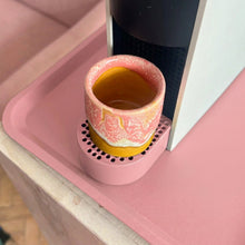Load image into Gallery viewer, Tasse à café rose et moutarde
