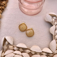 Load image into Gallery viewer, Boucles d’oreilles Java beige
