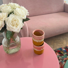Load image into Gallery viewer, Tasse à café rose et moutarde
