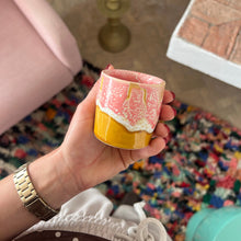 Load image into Gallery viewer, Tasse à café rose et moutarde
