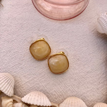 Load image into Gallery viewer, Boucles d’oreilles Java beige
