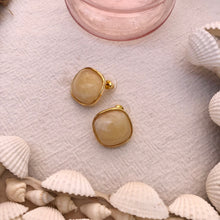 Load image into Gallery viewer, Boucles d’oreilles Java beige
