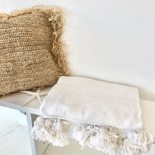 Load image into Gallery viewer, Plaid à pompons | Blanc
