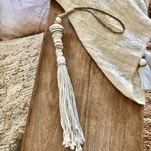 Load image into Gallery viewer, Suspension en coquillages | N°6
